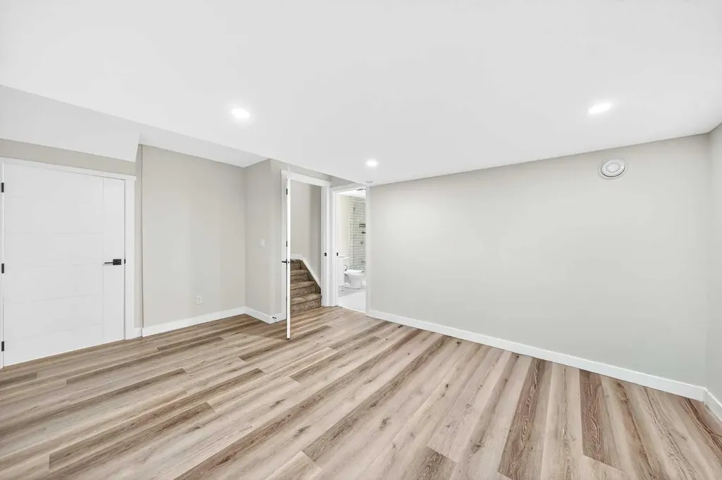 21 Panamount Street NW Calgary AB T3K 0H2