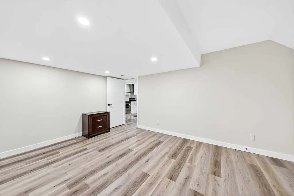 21 Panamount Street NW Calgary AB T3K 0H2