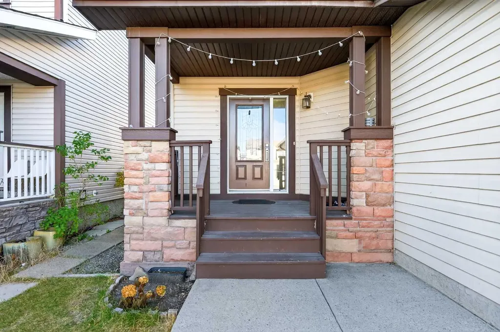 21 Panamount Street NW Calgary AB T3K 0H2