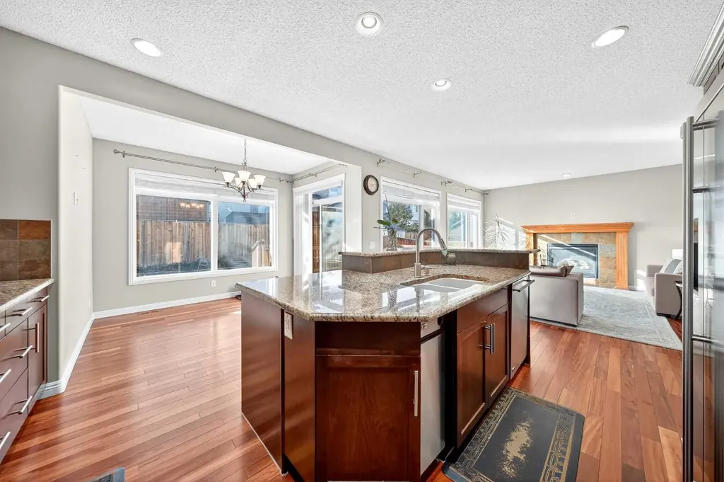 21 Panamount Street NW Calgary AB T3K 0H2