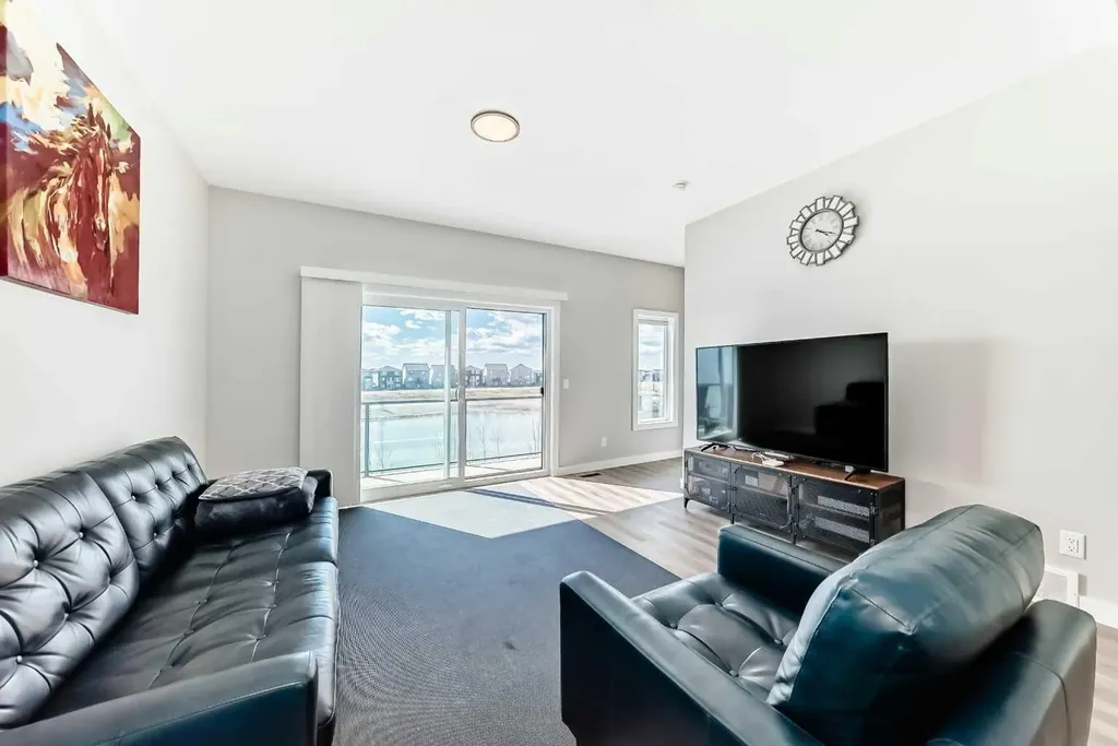 55 Lucas Way NW Calgary AB T2P 2C7