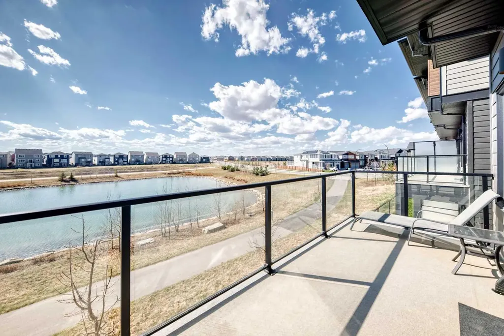 55 Lucas Way NW Calgary AB T2P 2C7
