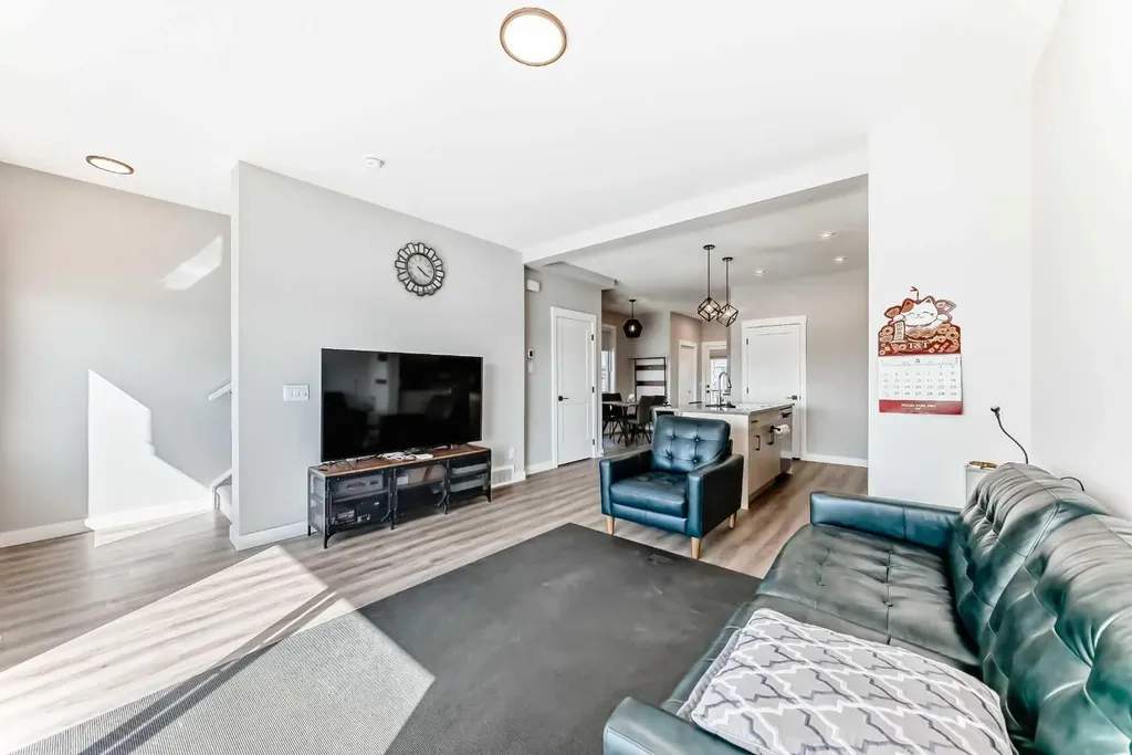 55 Lucas Way NW Calgary AB T2P 2C7