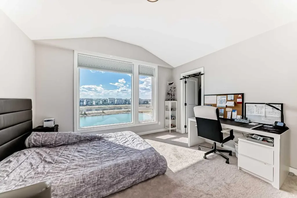 55 Lucas Way NW Calgary AB T2P 2C7