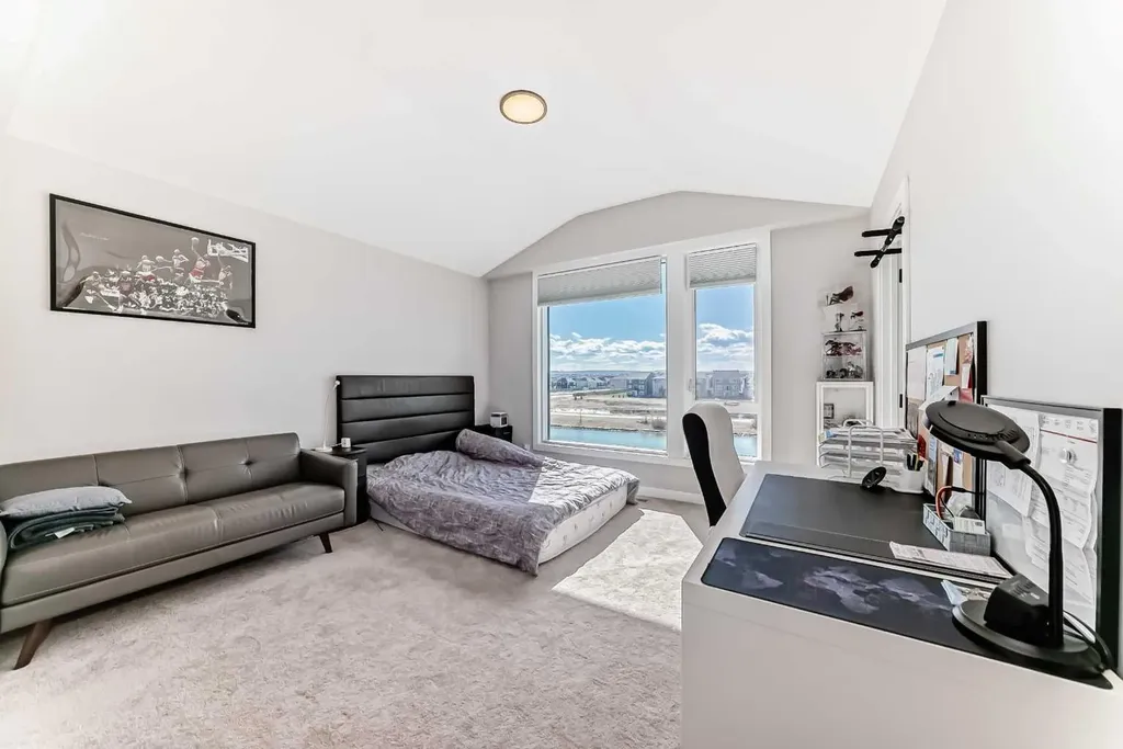 55 Lucas Way NW Calgary AB T2P 2C7