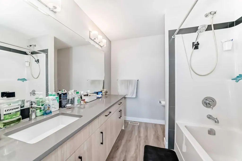 55 Lucas Way NW Calgary AB T2P 2C7