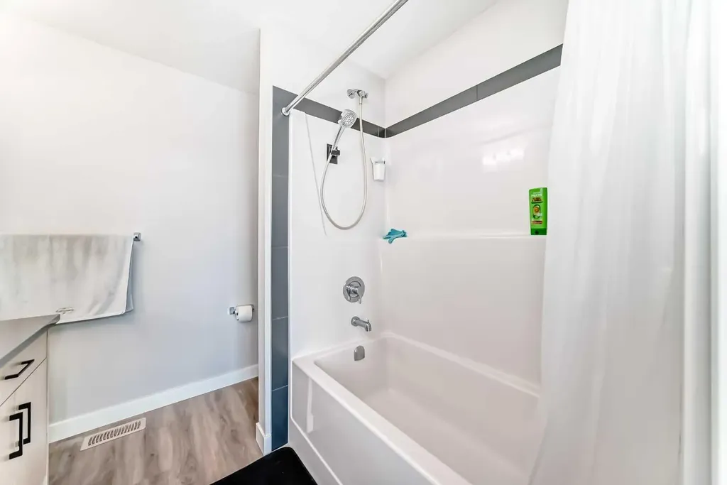 55 Lucas Way NW Calgary AB T2P 2C7