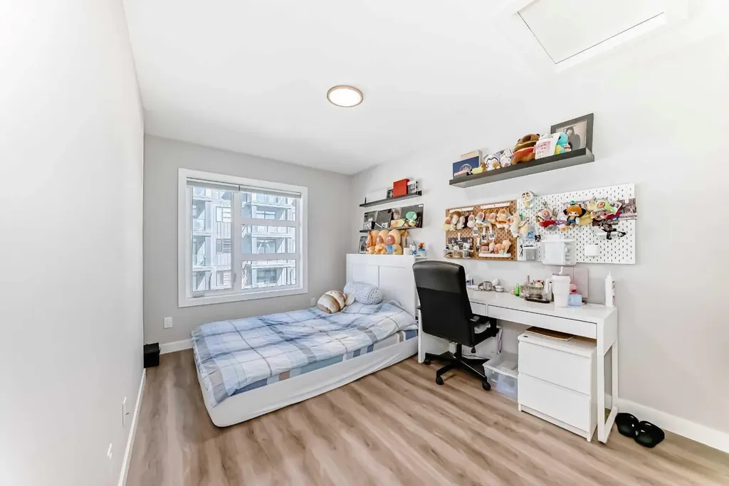 55 Lucas Way NW Calgary AB T2P 2C7