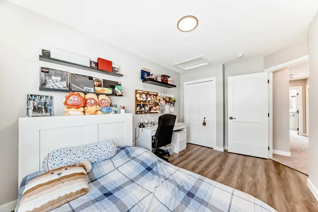 55 Lucas Way NW Calgary AB T2P 2C7