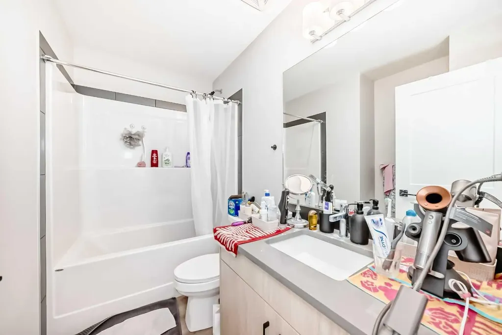 55 Lucas Way NW Calgary AB T2P 2C7