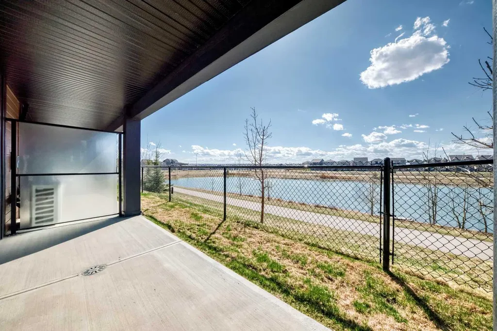 55 Lucas Way NW Calgary AB T2P 2C7