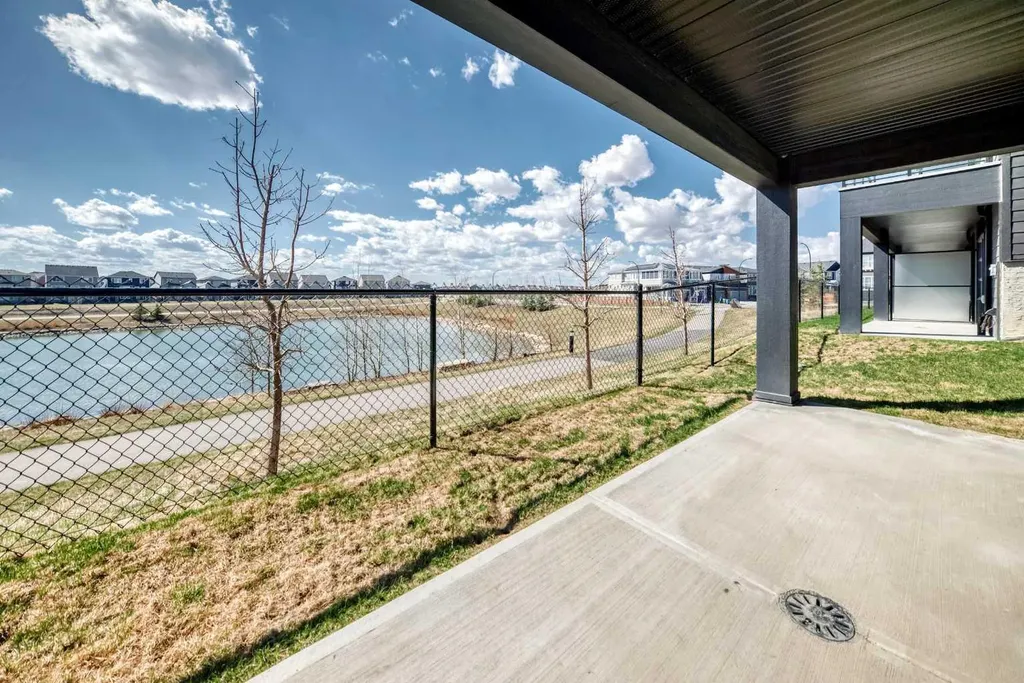 55 Lucas Way NW Calgary AB T2P 2C7