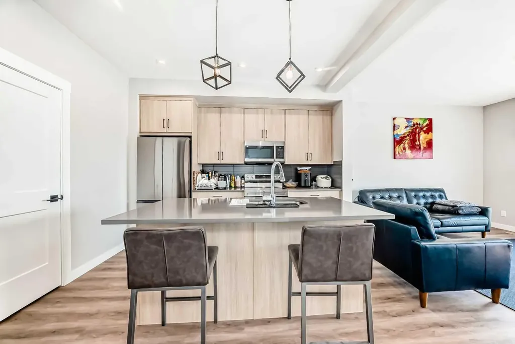 55 Lucas Way NW Calgary AB T2P 2C7
