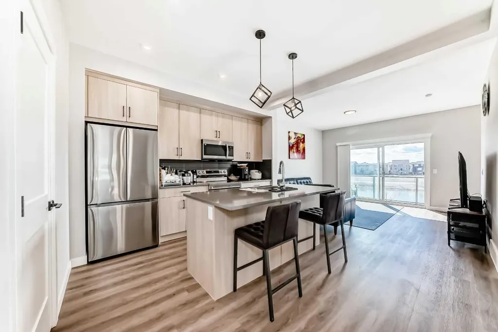 55 Lucas Way NW Calgary AB T2P 2C7