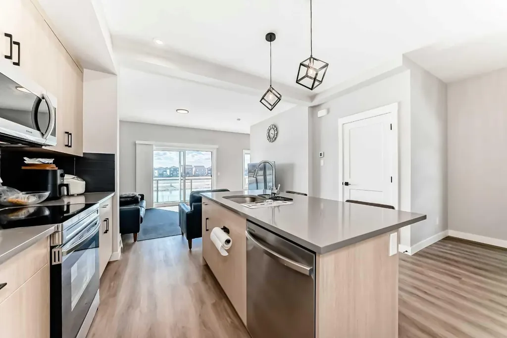 55 Lucas Way NW Calgary AB T2P 2C7