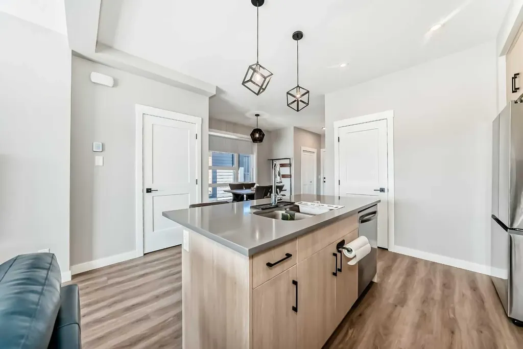 55 Lucas Way NW Calgary AB T2P 2C7