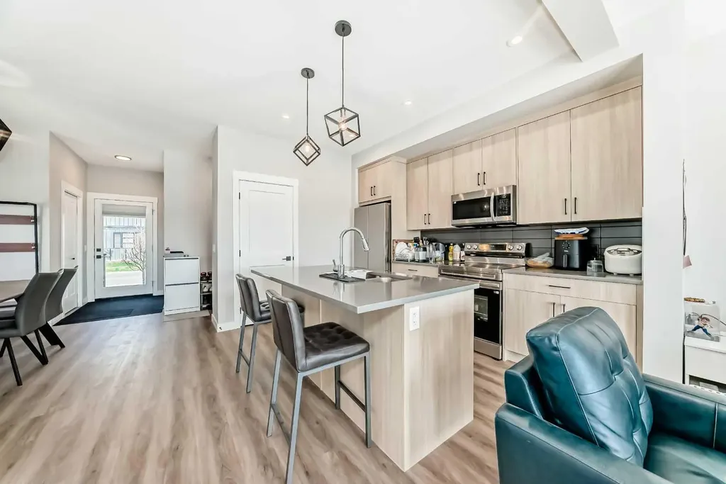 55 Lucas Way NW Calgary AB T2P 2C7