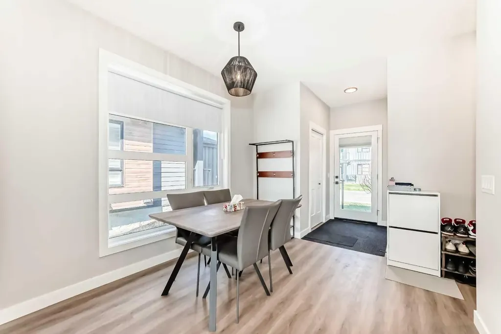 55 Lucas Way NW Calgary AB T2P 2C7