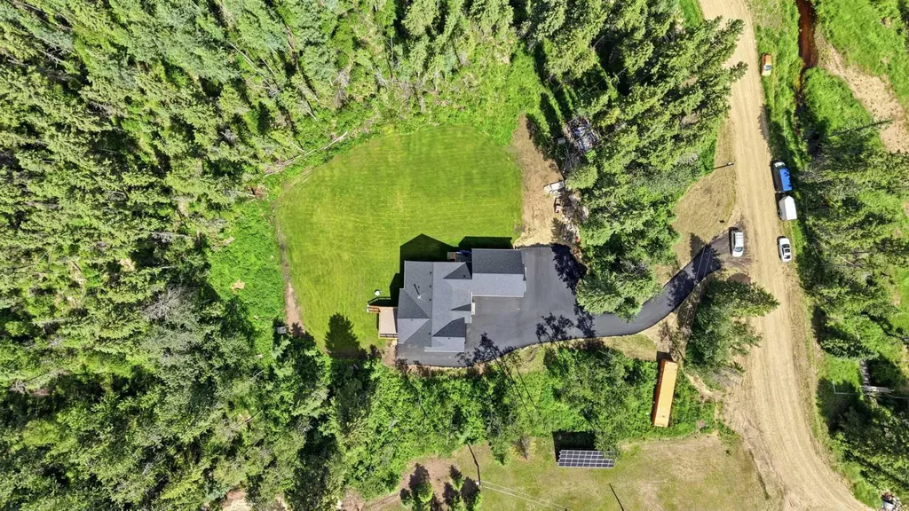 1-260077 Twp Road 422 Rural Ponoka County AB T4J 1R3