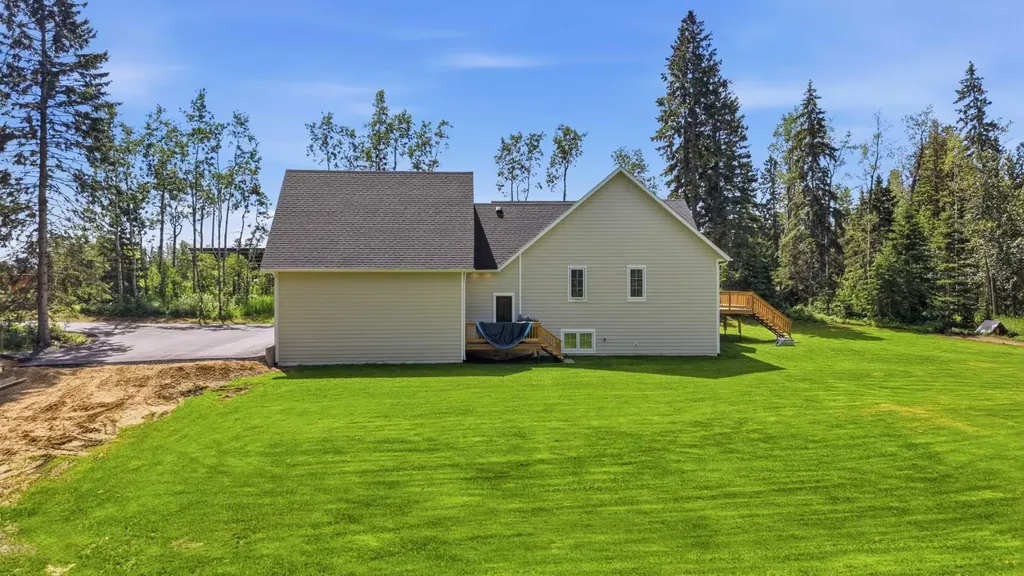 1-260077 Twp Road 422 Rural Ponoka County AB T4J 1R3