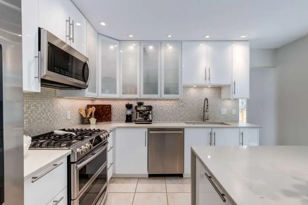 117 Straddock Terrace SW Calgary AB T3H2T4