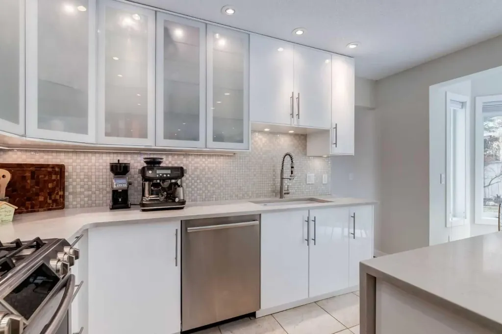 117 Straddock Terrace SW Calgary AB T3H2T4