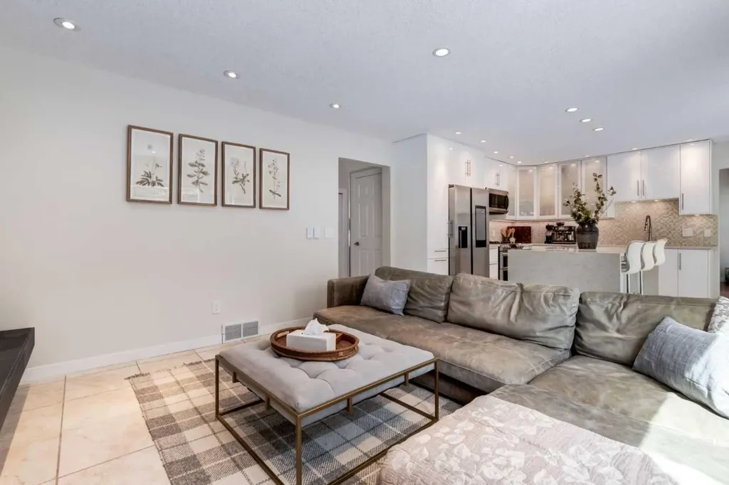 117 Straddock Terrace SW Calgary AB T3H2T4