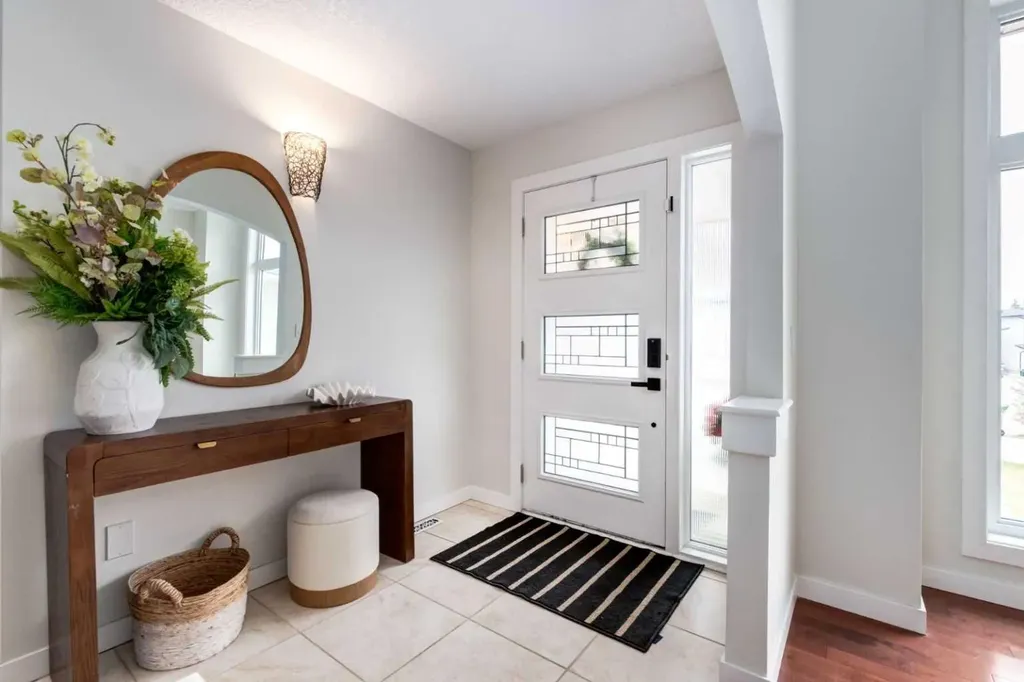 117 Straddock Terrace SW Calgary AB T3H2T4