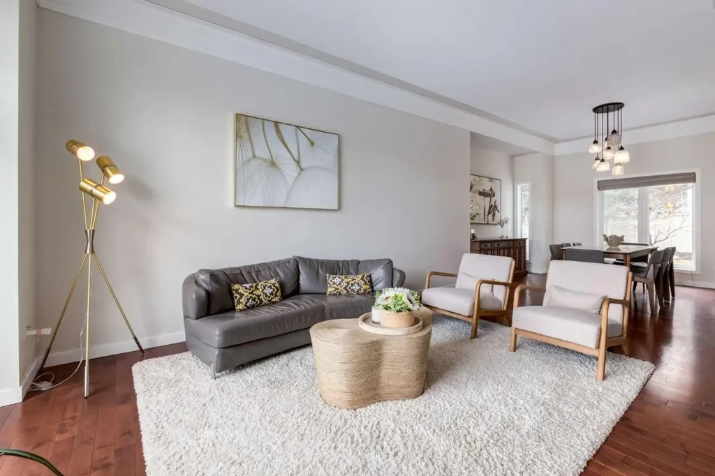 117 Straddock Terrace SW Calgary AB T3H2T4