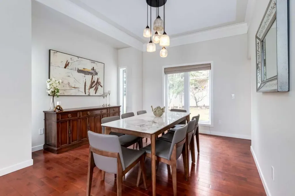 117 Straddock Terrace SW Calgary AB T3H2T4