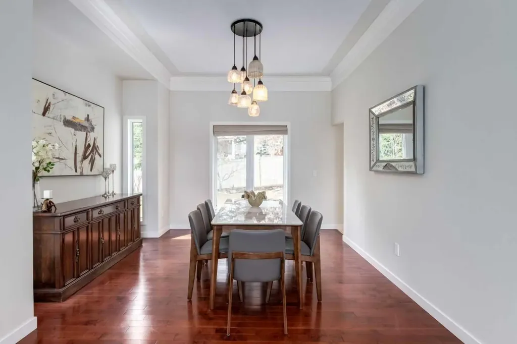 117 Straddock Terrace SW Calgary AB T3H2T4