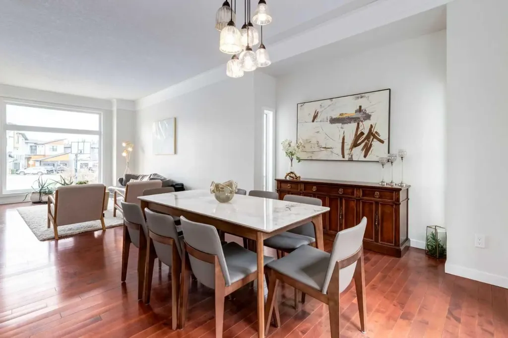 117 Straddock Terrace SW Calgary AB T3H2T4