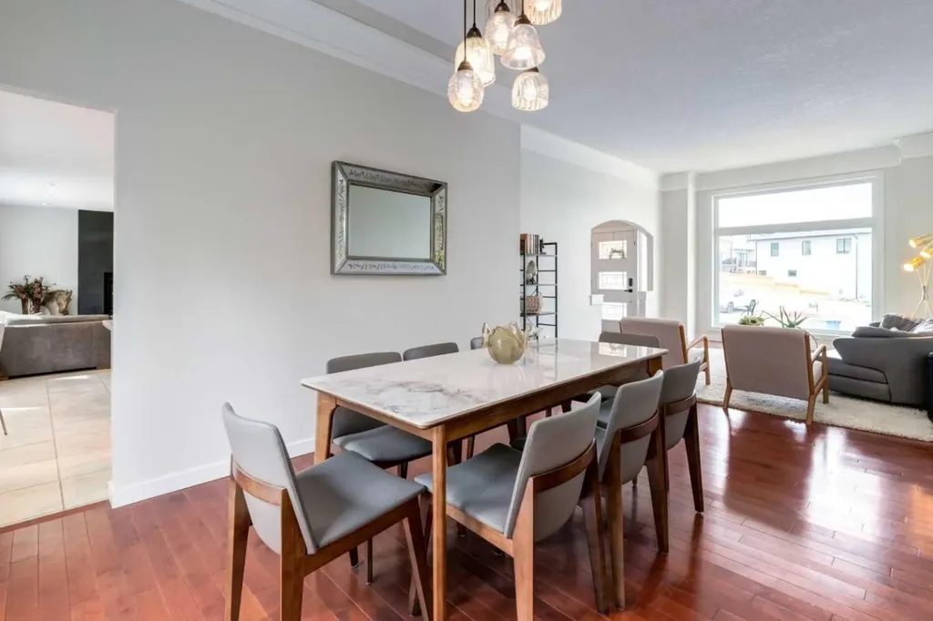 117 Straddock Terrace SW Calgary AB T3H2T4