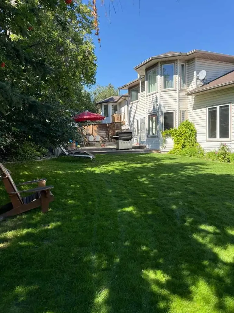 117 Straddock Terrace SW Calgary AB T3H2T4