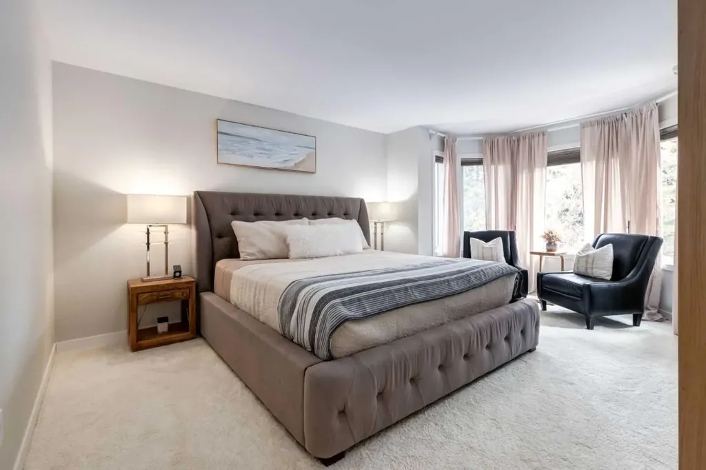 117 Straddock Terrace SW Calgary AB T3H2T4