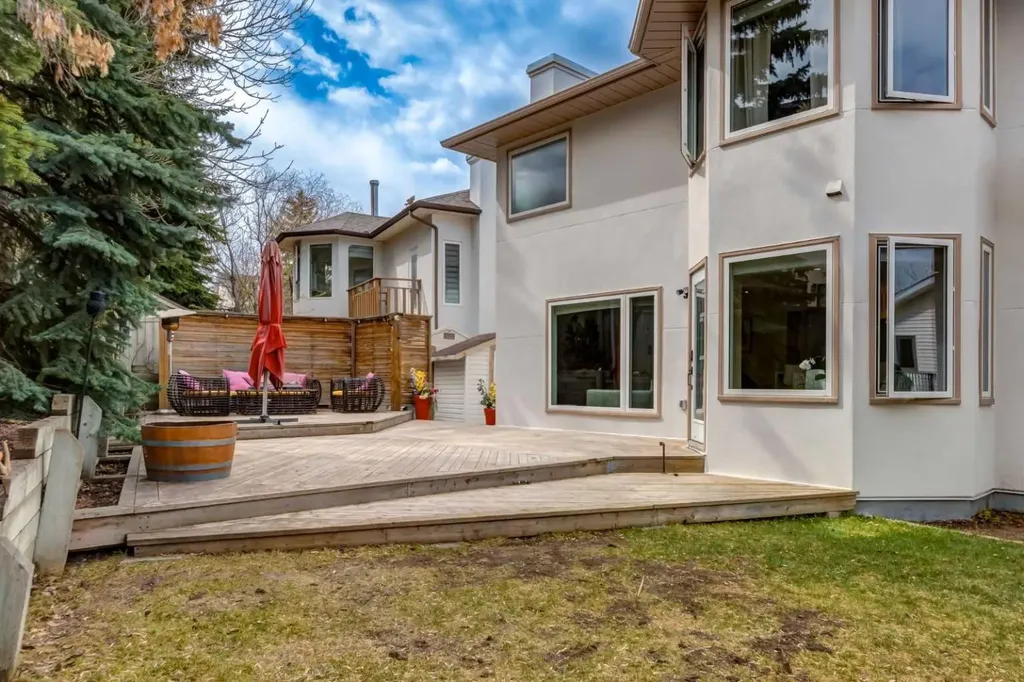 117 Straddock Terrace SW Calgary AB T3H2T4