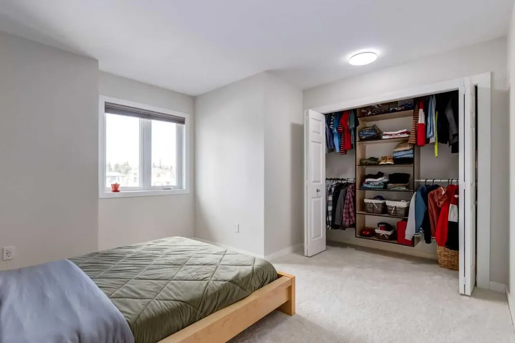 117 Straddock Terrace SW Calgary AB T3H2T4