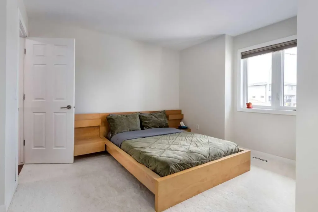 117 Straddock Terrace SW Calgary AB T3H2T4