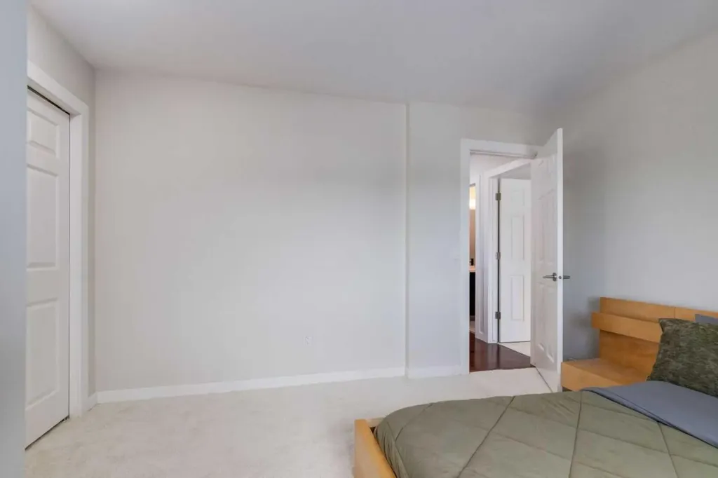 117 Straddock Terrace SW Calgary AB T3H2T4