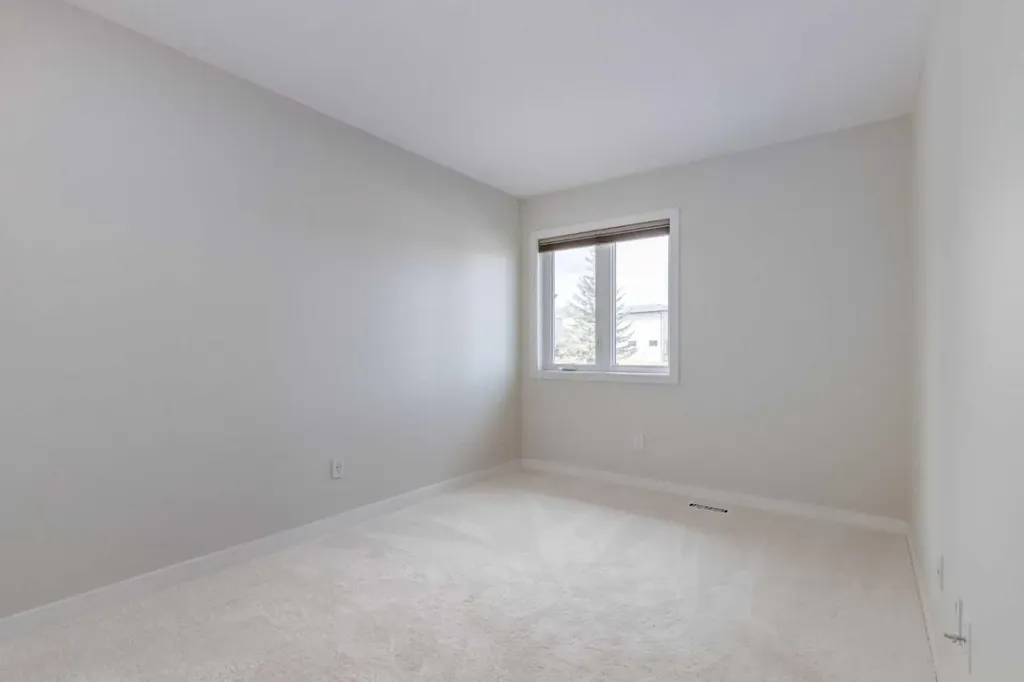 117 Straddock Terrace SW Calgary AB T3H2T4