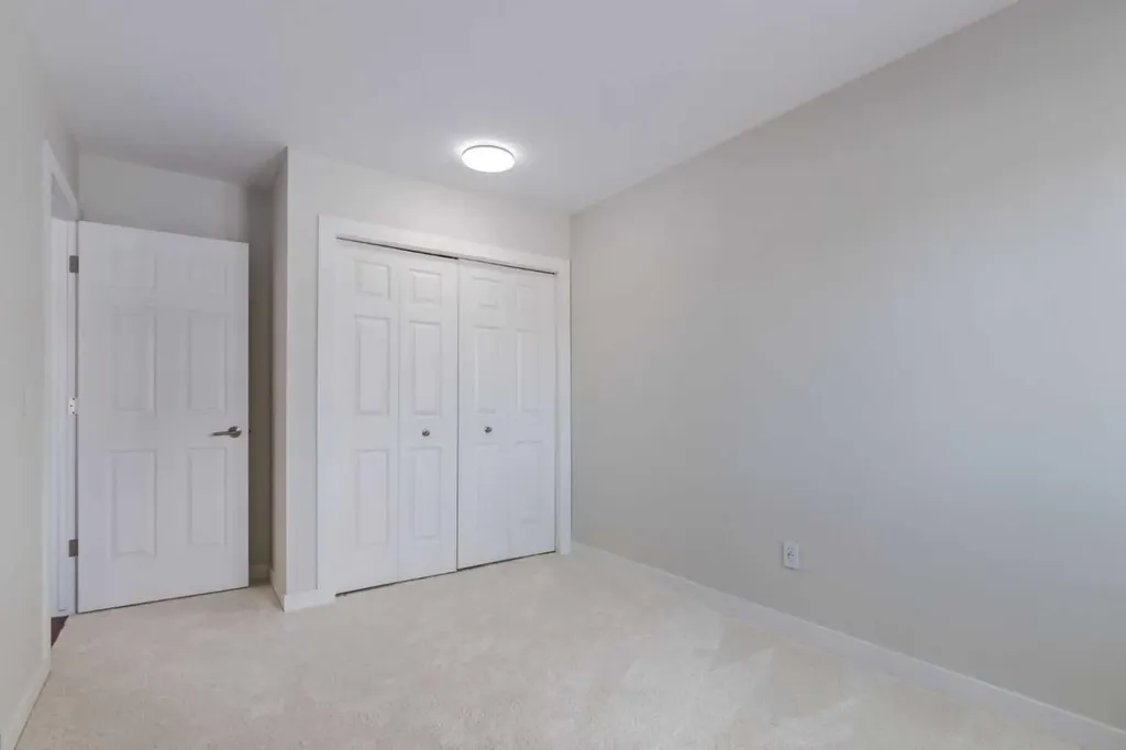 117 Straddock Terrace SW Calgary AB T3H2T4