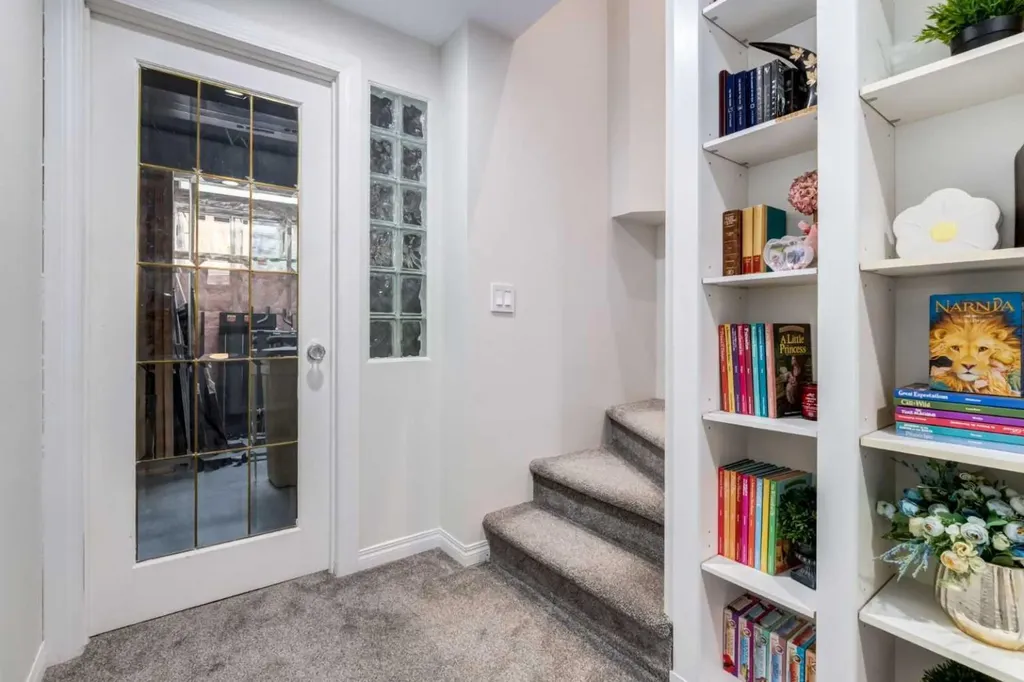 117 Straddock Terrace SW Calgary AB T3H2T4