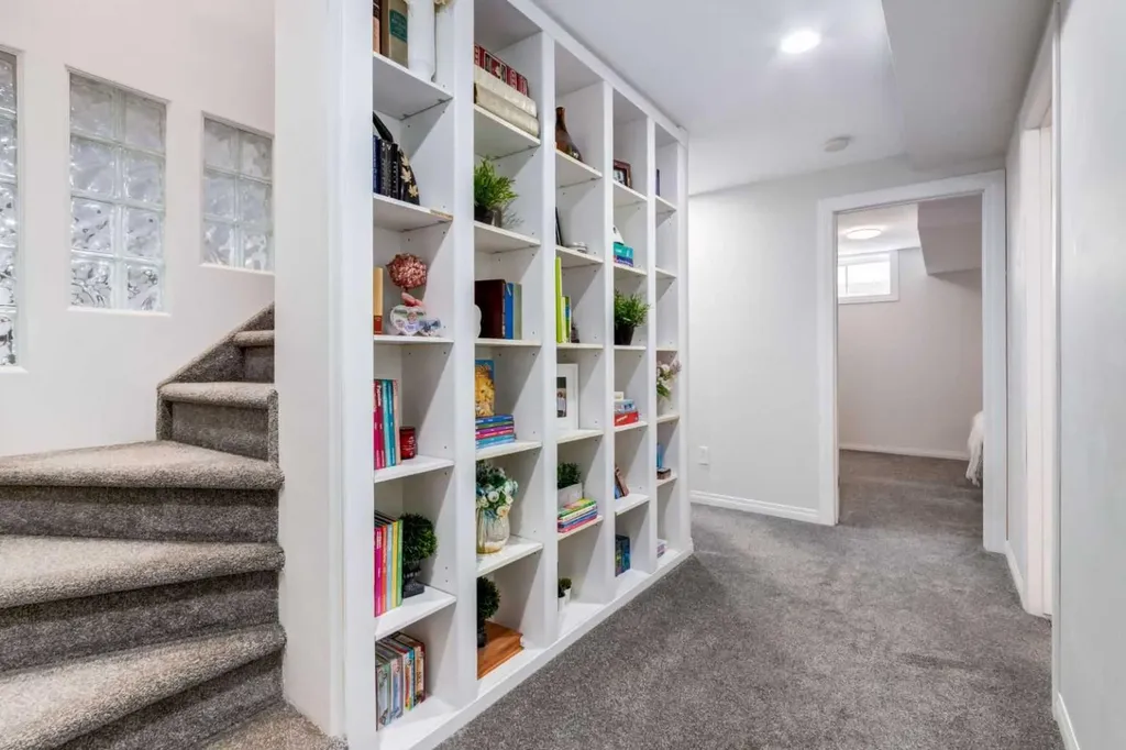 117 Straddock Terrace SW Calgary AB T3H2T4