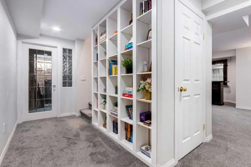 117 Straddock Terrace SW Calgary AB T3H2T4