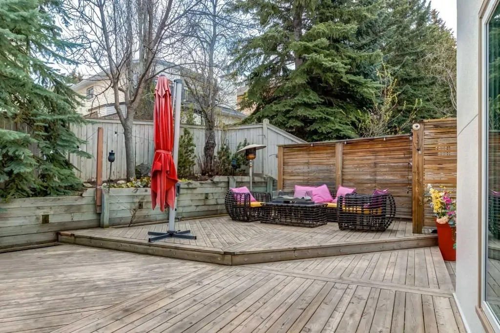 117 Straddock Terrace SW Calgary AB T3H2T4