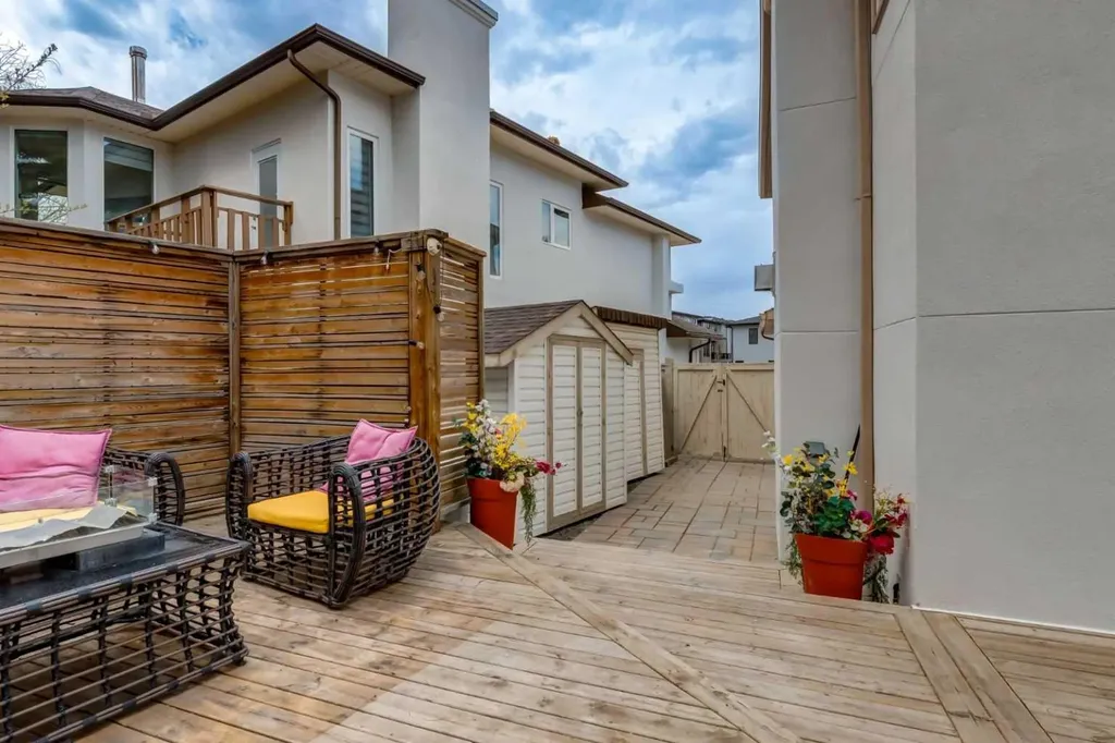 117 Straddock Terrace SW Calgary AB T3H2T4