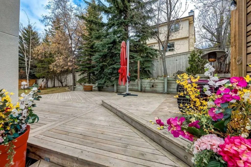 117 Straddock Terrace SW Calgary AB T3H2T4