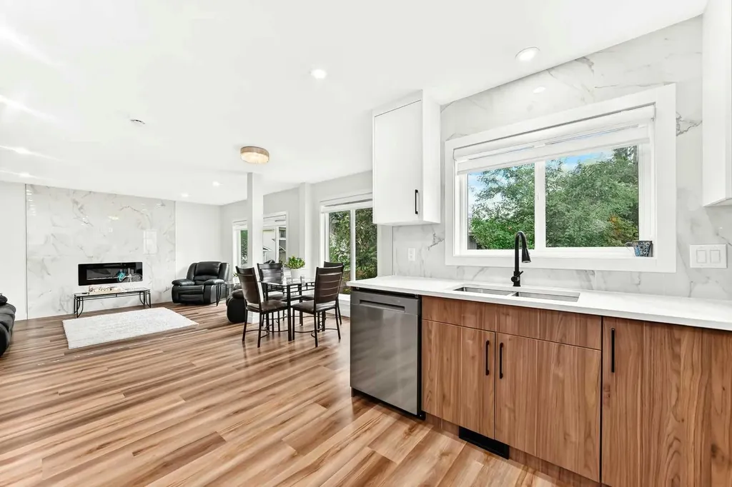 112 Christie Park Manor SW Calgary AB T3H 2E8