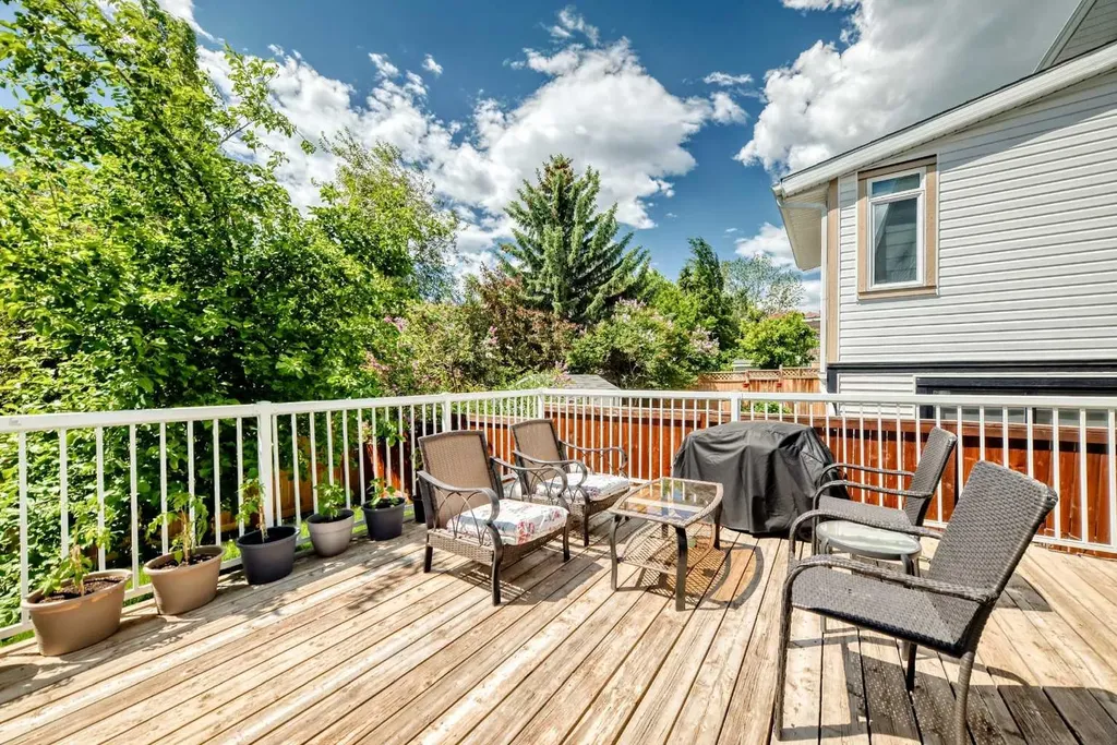 112 Christie Park Manor SW Calgary AB T3H 2E8