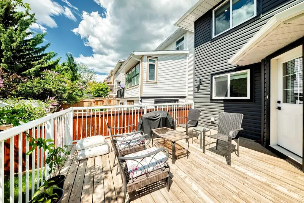 112 Christie Park Manor SW Calgary AB T3H 2E8
